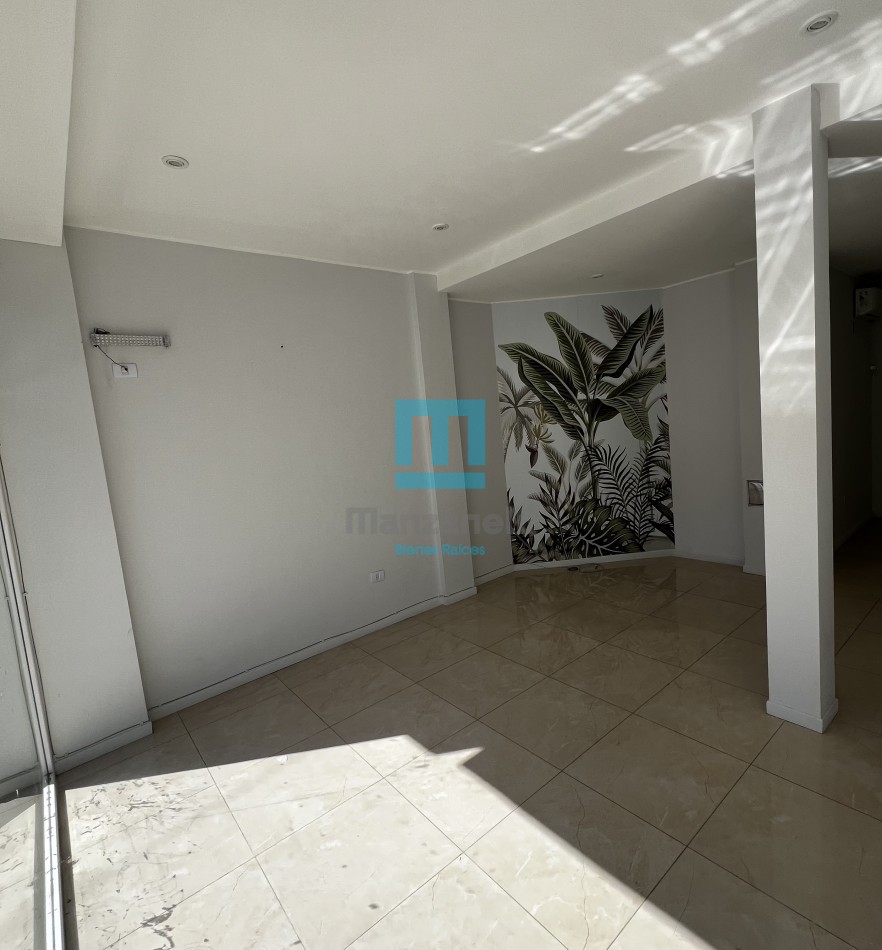 En alquiler local comercial centrico